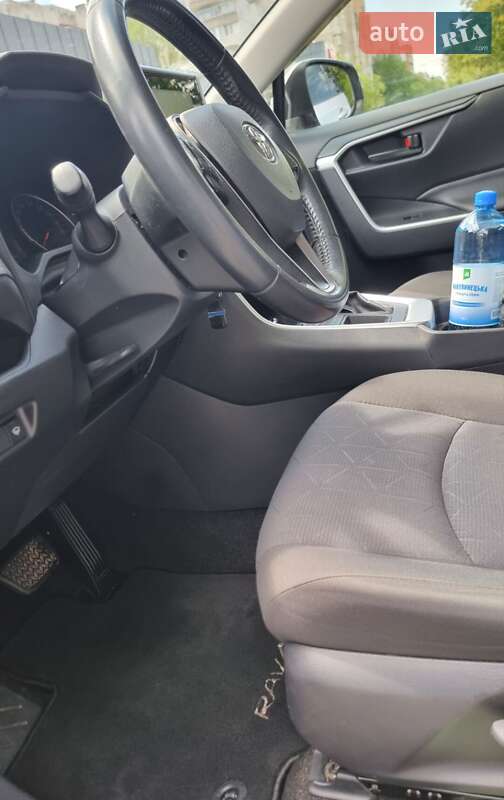 Внедорожник / Кроссовер Toyota RAV4 2019 в Хмельницком