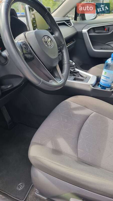 Внедорожник / Кроссовер Toyota RAV4 2019 в Хмельницком
