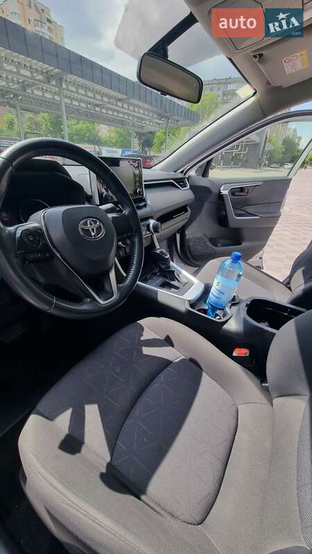 Внедорожник / Кроссовер Toyota RAV4 2019 в Хмельницком