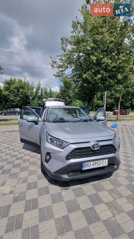 Внедорожник / Кроссовер Toyota RAV4 2019 в Хмельницком