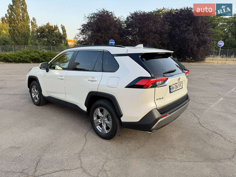 Внедорожник / Кроссовер Toyota RAV4 2022 в Николаеве