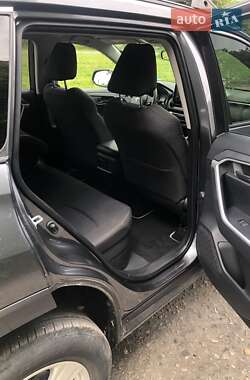 Внедорожник / Кроссовер Toyota RAV4 2019 в 