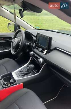 Внедорожник / Кроссовер Toyota RAV4 2019 в 
