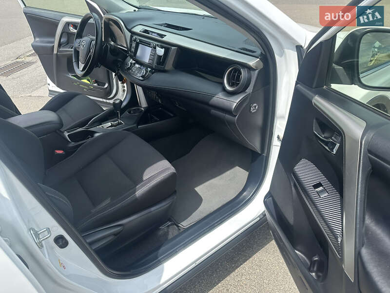 Внедорожник / Кроссовер Toyota RAV4 2014 в Чернигове