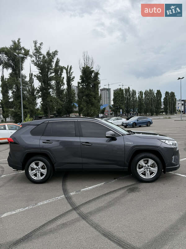 Внедорожник / Кроссовер Toyota RAV4 2021 в Киеве
