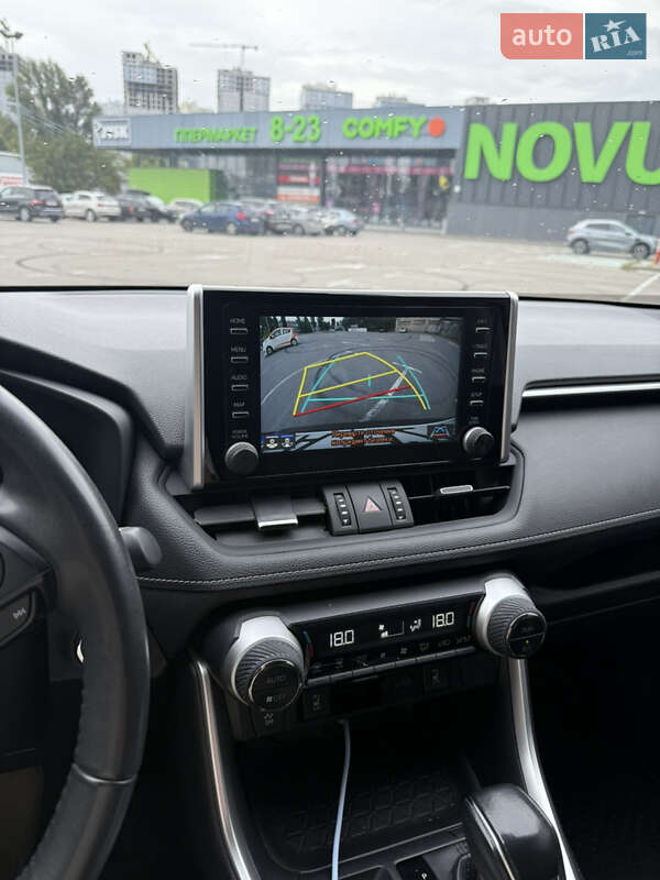Внедорожник / Кроссовер Toyota RAV4 2021 в Киеве