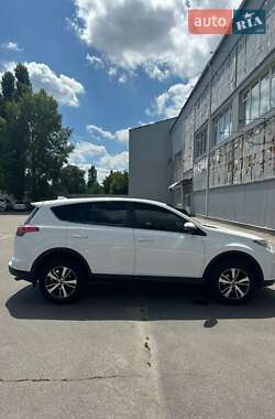 Позашляховик / Кросовер Toyota RAV4 2015 в Полтаві