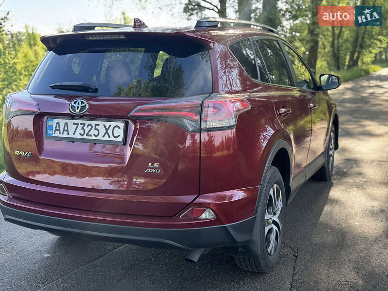 Внедорожник / Кроссовер Toyota RAV4 2018 в Киеве