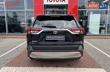 Внедорожник / Кроссовер Toyota RAV4 2023 в 
