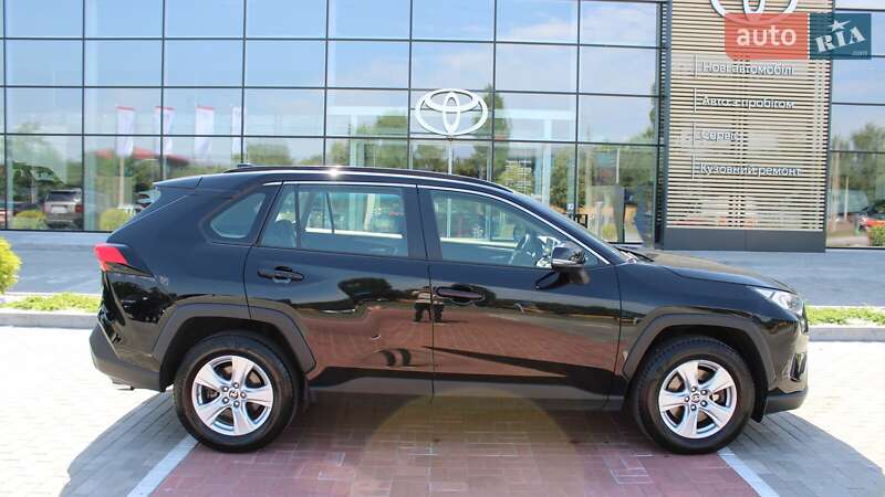 Внедорожник / Кроссовер Toyota RAV4 2020 в Черкассах