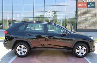 Внедорожник / Кроссовер Toyota RAV4 2020 в 