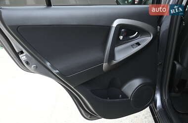 Позашляховик / Кросовер Toyota RAV4 2012 в 
