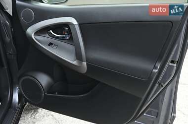 Позашляховик / Кросовер Toyota RAV4 2012 в 
