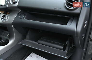 Позашляховик / Кросовер Toyota RAV4 2012 в 