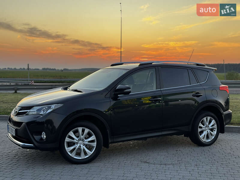 Внедорожник / Кроссовер Toyota RAV4 2015 в Радивилове