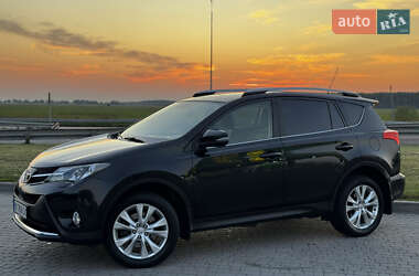 Внедорожник / Кроссовер Toyota RAV4 2015 в 