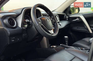 Внедорожник / Кроссовер Toyota RAV4 2015 в 