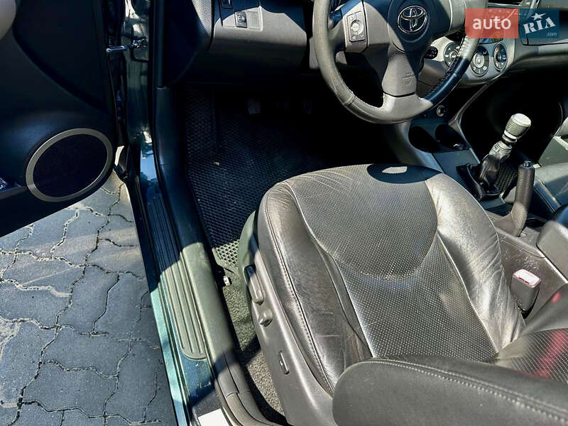 Внедорожник / Кроссовер Toyota RAV4 2007 в Кропивницком