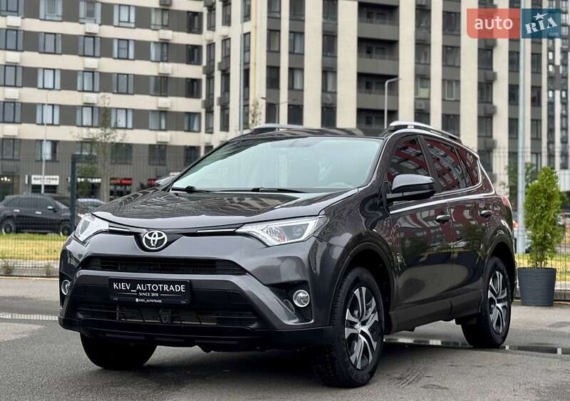 Позашляховик / Кросовер Toyota RAV4 2016 в Києві