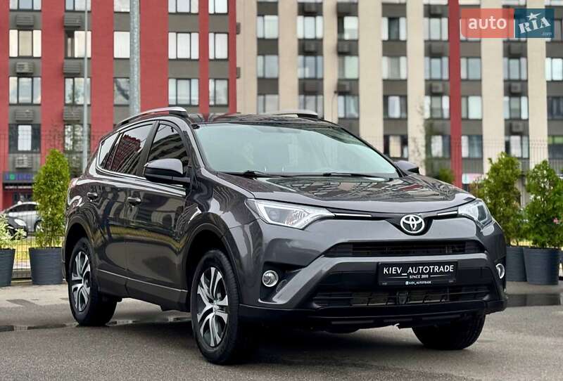 Позашляховик / Кросовер Toyota RAV4 2016 в Києві