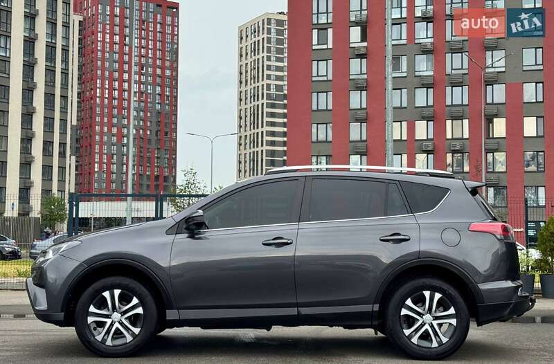 Позашляховик / Кросовер Toyota RAV4 2016 в Києві