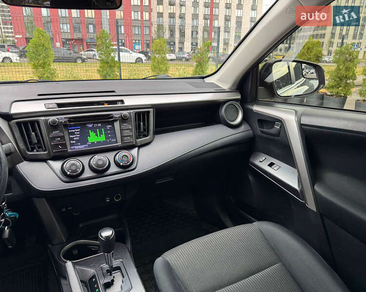 Позашляховик / Кросовер Toyota RAV4 2016 в Києві