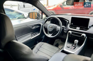 Внедорожник / Кроссовер Toyota RAV4 2023 в 