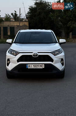 Внедорожник / Кроссовер Toyota RAV4 2019 в 