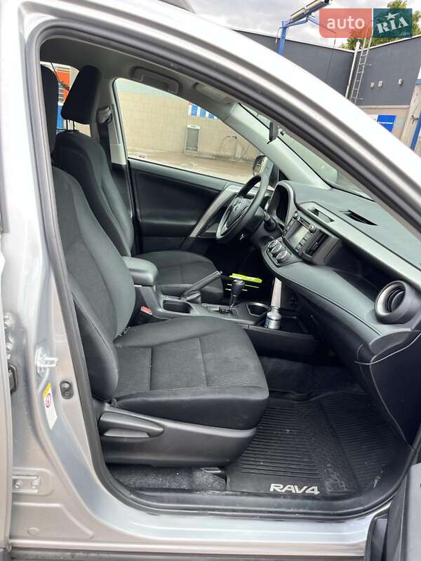 Внедорожник / Кроссовер Toyota RAV4 2016 в Буске