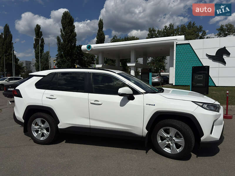 Внедорожник / Кроссовер Toyota RAV4 2021 в Киеве