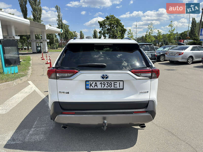 Внедорожник / Кроссовер Toyota RAV4 2021 в Киеве