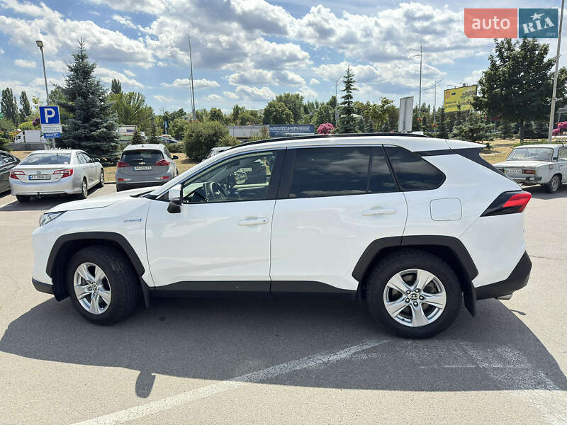 Внедорожник / Кроссовер Toyota RAV4 2021 в Киеве