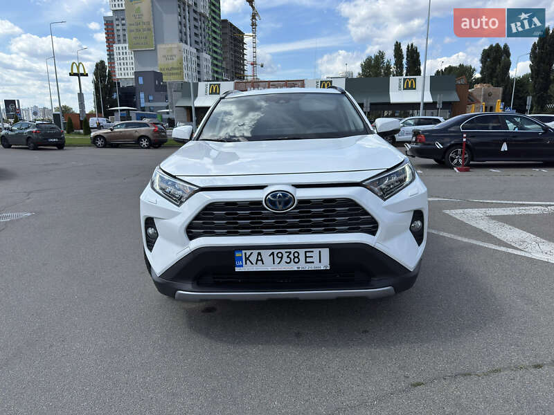 Внедорожник / Кроссовер Toyota RAV4 2021 в Киеве
