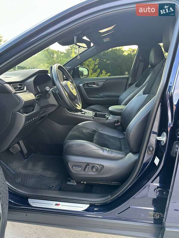 Внедорожник / Кроссовер Toyota RAV4 2023 в Павлограде