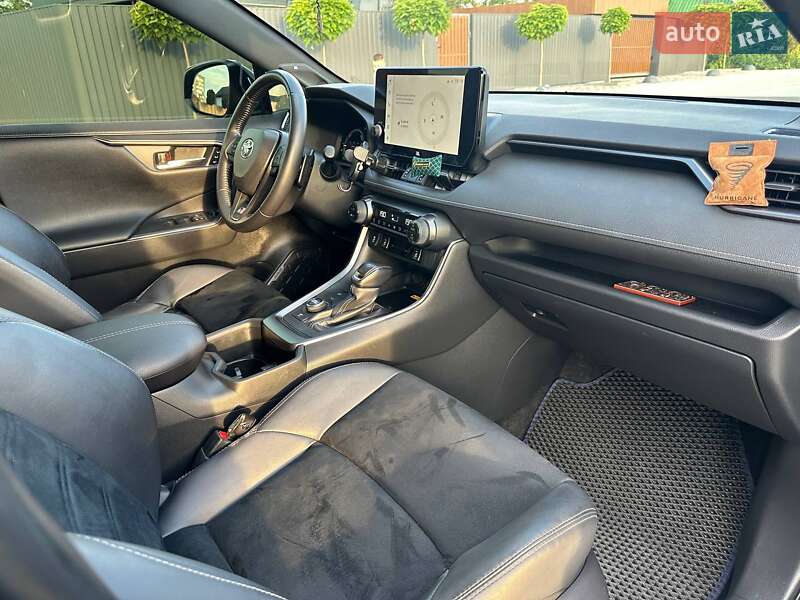 Внедорожник / Кроссовер Toyota RAV4 2023 в Павлограде