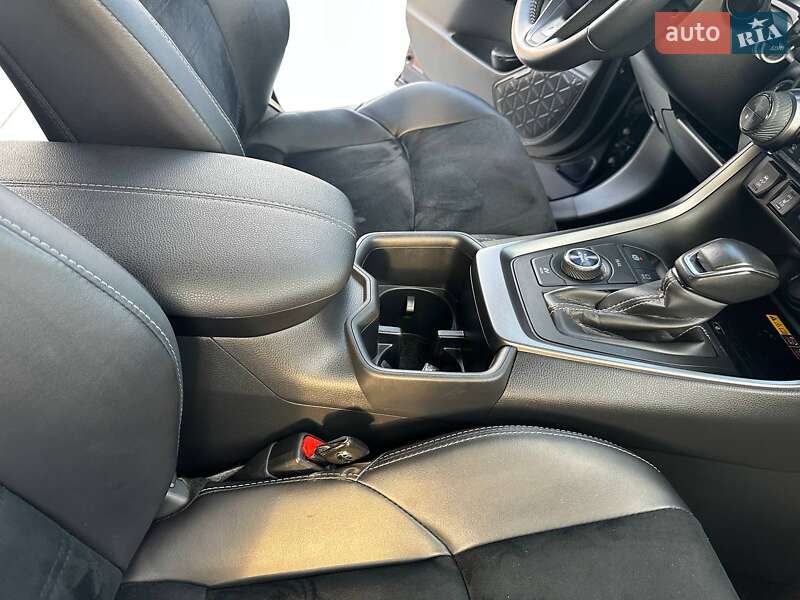 Внедорожник / Кроссовер Toyota RAV4 2023 в Павлограде