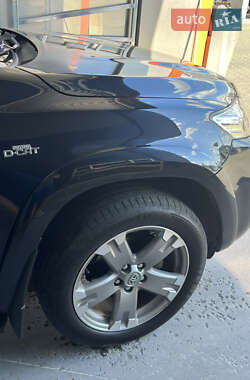 Внедорожник / Кроссовер Toyota RAV4 2010 в 