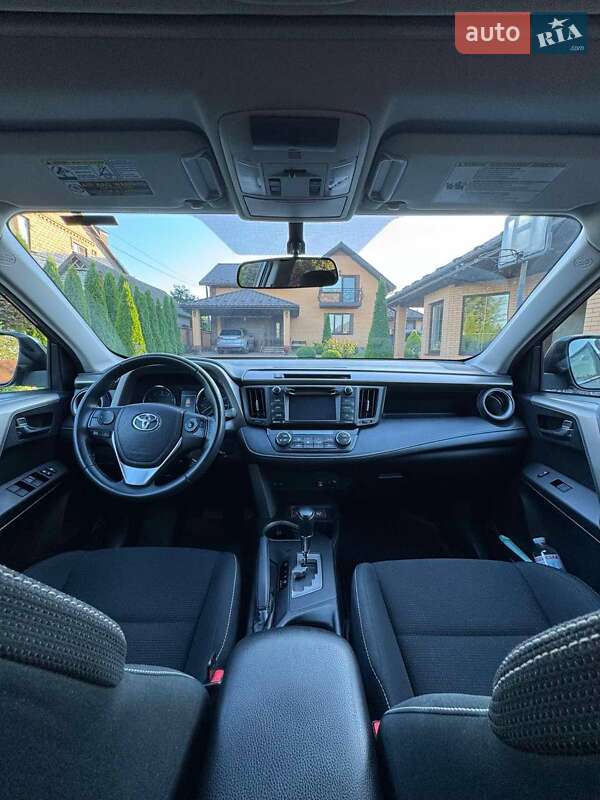 Внедорожник / Кроссовер Toyota RAV4 2016 в Умани
