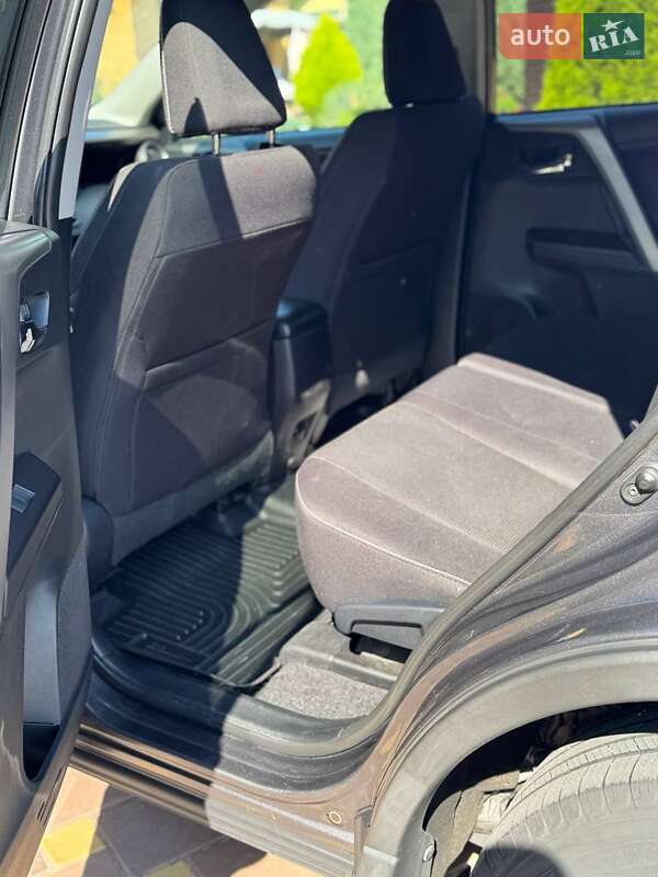 Внедорожник / Кроссовер Toyota RAV4 2016 в Умани