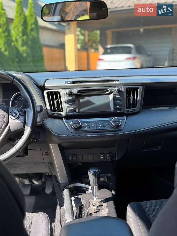 Внедорожник / Кроссовер Toyota RAV4 2016 в Умани