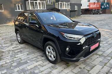 Внедорожник / Кроссовер Toyota RAV4 2019 в 
