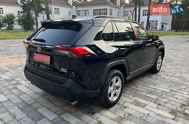 Внедорожник / Кроссовер Toyota RAV4 2019 в 