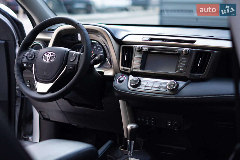 Внедорожник / Кроссовер Toyota RAV4 2015 в Киеве