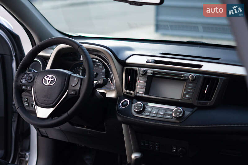 Внедорожник / Кроссовер Toyota RAV4 2015 в Киеве