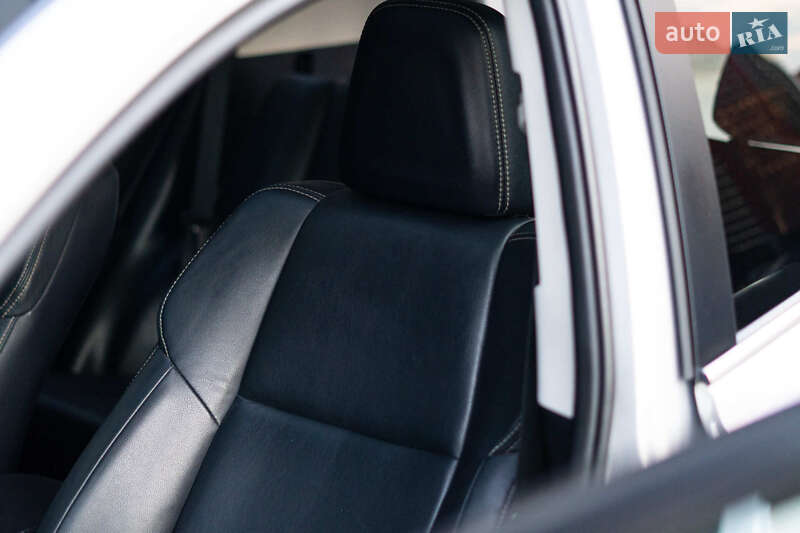 Внедорожник / Кроссовер Toyota RAV4 2015 в Киеве