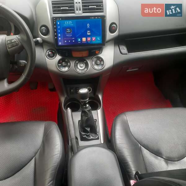 Позашляховик / Кросовер Toyota RAV4 2010 в Вараші