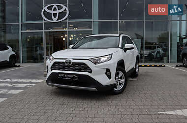 Позашляховик / Кросовер Toyota RAV4 2020 в Рівному