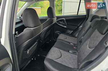 Внедорожник / Кроссовер Toyota RAV4 2011 в 