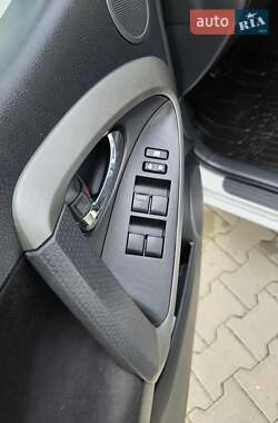 Внедорожник / Кроссовер Toyota RAV4 2011 в 