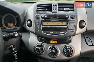Внедорожник / Кроссовер Toyota RAV4 2011 в 